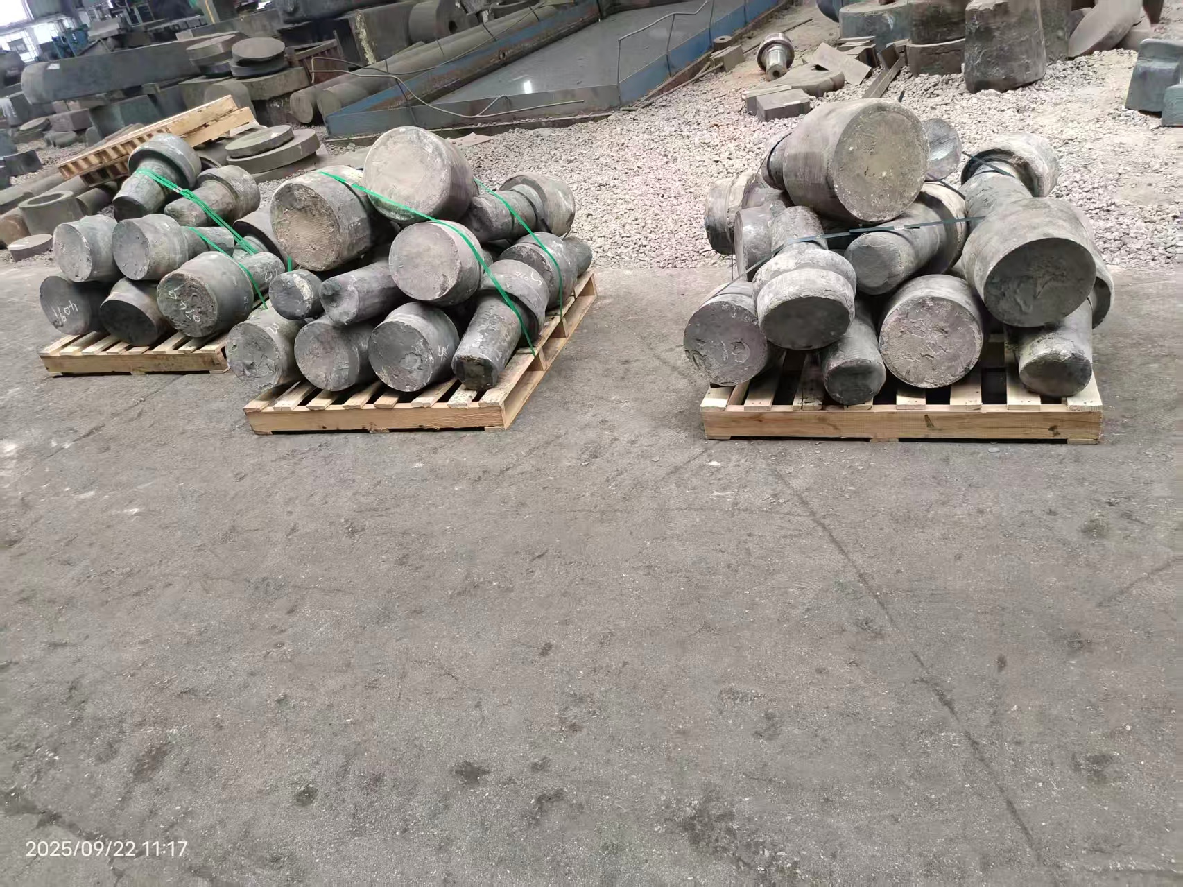 Уметноста на илјадници чекани: Потеклото и развојот на ковањето.